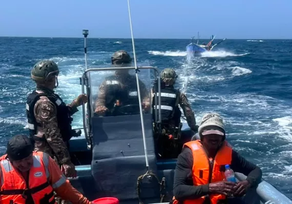 Aeronavales rescatan a embarcación a la deriva en Punta Chame