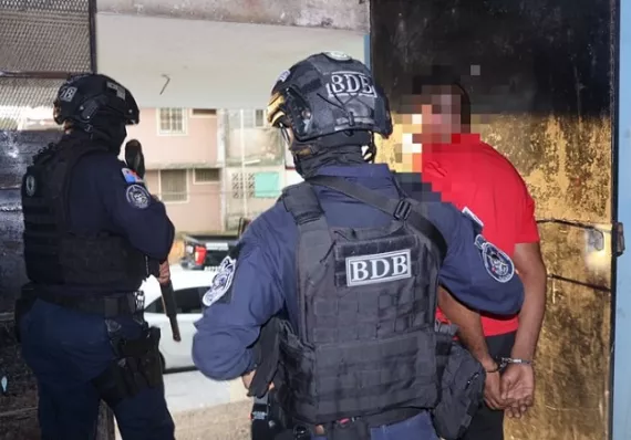 Desmantelan red que contaminaba contenedores en puerto; hay 25 detenidos