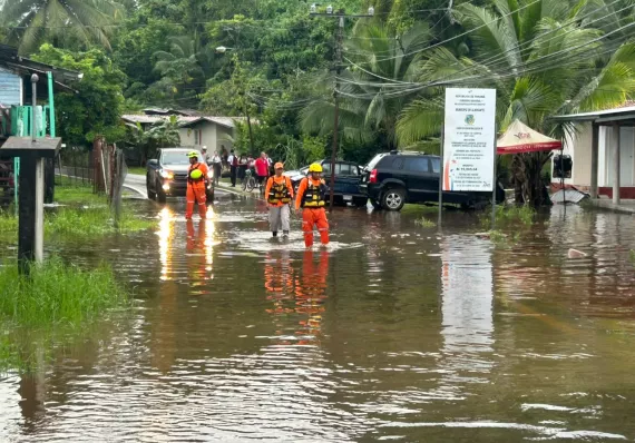 ¡No guarde el paraguas! Lluvias y fuertes vientos seguirán golpeando Panamá