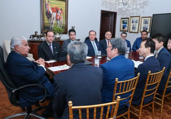 Navieras japonesas ponen la mira en Panamá y respaldan proyectos del Canal