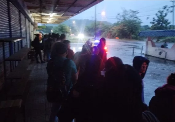 ¡Cabreados! Miles esperan horas por un bus en Chepo ¿Qué pasó hoy?