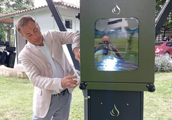 Parque Omar estrena fuente que saca agua potable del aire