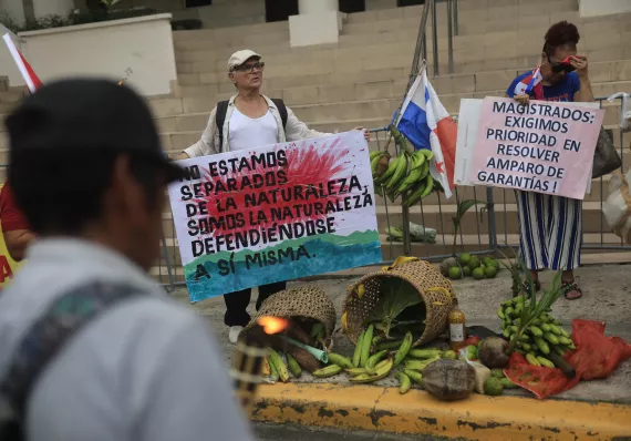  Campesinos llevan pelea a Corte por embalse del Canal y cierre de cementerios