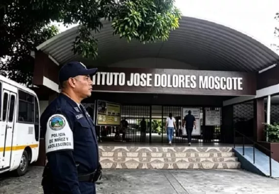 Queda detenido menor con arma de fuego en el Instituto José Dolores Moscote