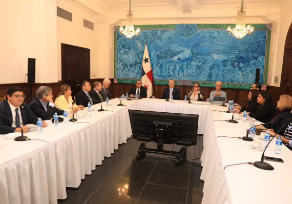 Orillac presenta reformas eléctricas con multas millonarias