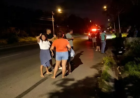 Hombre sale expulsado de vehículo y muere, tras colisión frontal en Chilibre