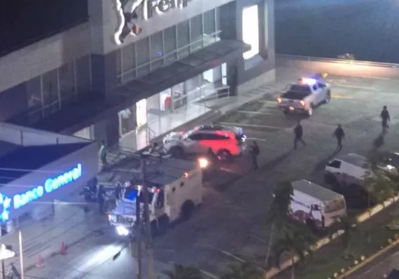 ¡Se cayó la vuelta! Con armas de grueso calibre intentan asaltar un blindado