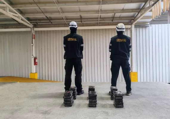 Hallan 30 paquetes de droga en una grúa en terminal portuaria de Colón