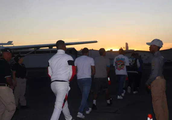 Deportados y expulsados: 35 nicaragüenses salen de Panamá