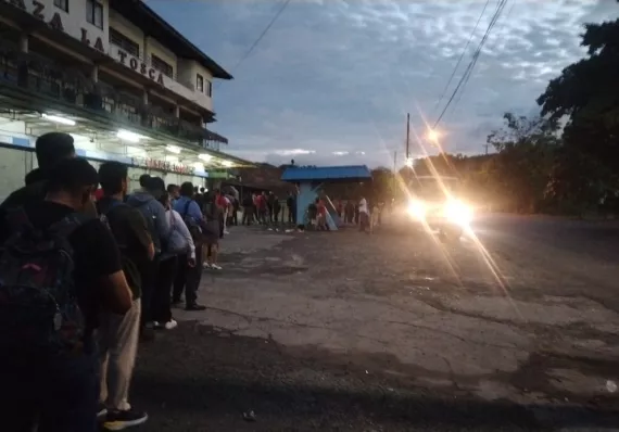 ¡Madrugaron de gratis! Chepo amanece sin buses y con largas filas