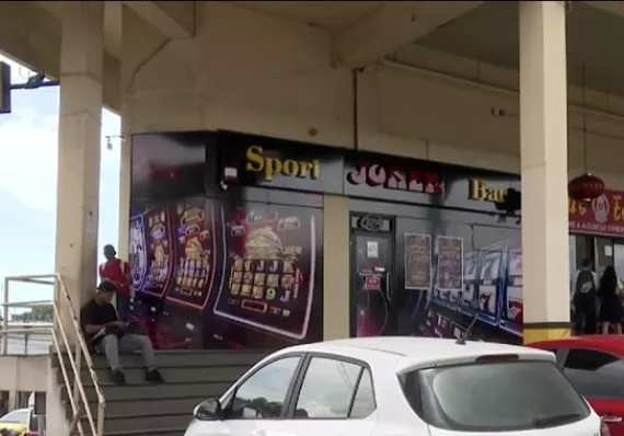 Falsos obreros asaltan casino en La Gran Estación