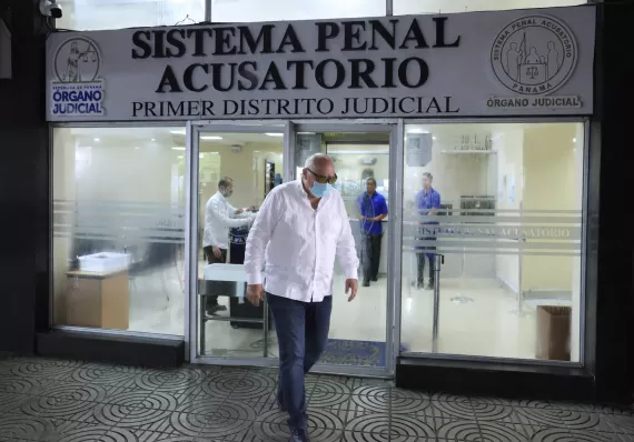 Ordenan detención domiciliaria al exdirector de la CSS, Enrique Lau Cortés