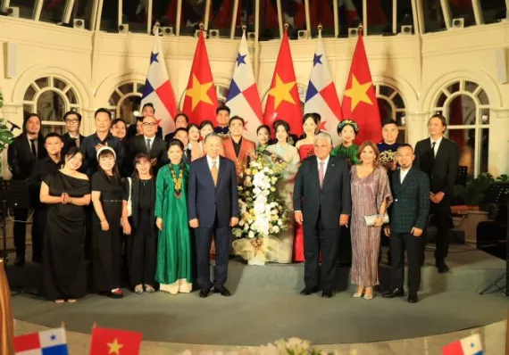Mulino abre la puerta a nuevas inversiones de Vietnam y Singapur en Panamá