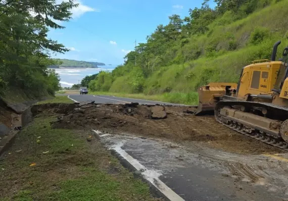 MOP atiende siete puntos afectados por el sismo en Mariato