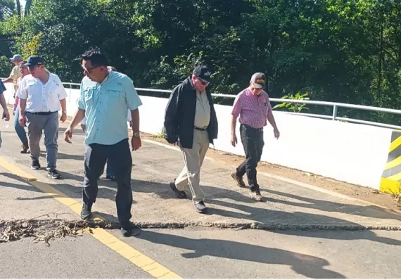 Veraguas: Sismo destruye 5 km de vía en Mariato y 17 escuelas
