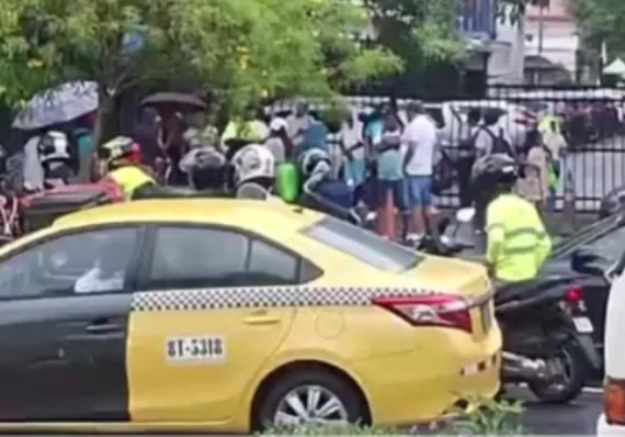 ¡Pacientes de hemodiálisis cierran la avenida Balboa! Exigen atención