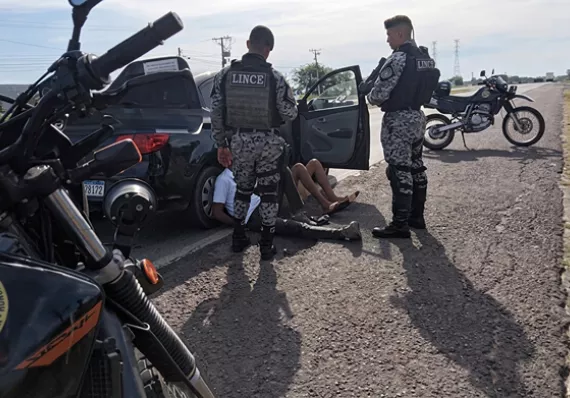 Roban auto a punta de pistola en Río Grande y los atrapan en Antón