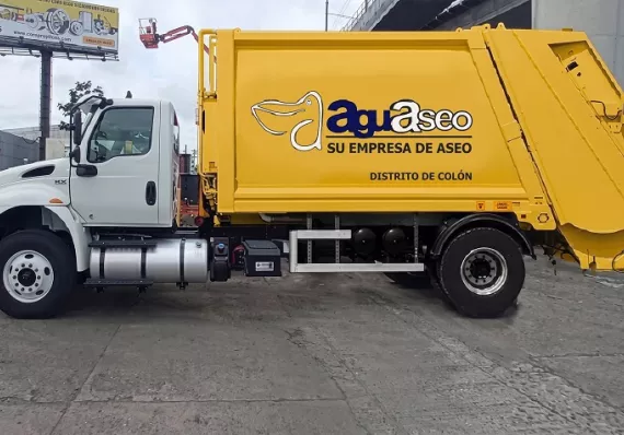 AguAseo espera el sí de Galván para seguir recogiendo basura en Colón