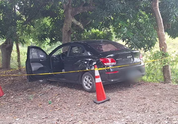 Hallan cadáver en descomposición dentro de un auto en La Chorrera