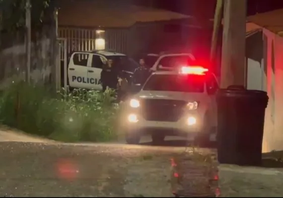 ¡Sangre en Colón! Acribillan a un hombre de auto en Pilón 