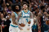 Ball y Bridges dan triunfo a los Hornets