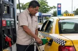 Viene el sablazo: sube la gasolina, baja el diésel