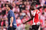 Iñaki Williams salió del juego golpeado 