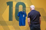 Reliquia de Pelé rompe récord: pagan $4.9 millones por su camiseta