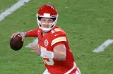 Mahomes recibe alta sin límites para inicio del campamento de los Chiefs 