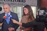 13 IMPUTADOS POR VACIARLE LA CUENTA A EXPRESENTADORA