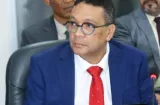 Dino mon: 'No tengo botellas, pero sí calientasillas'