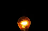 Gobierno saca la chequera para que no suba la luz