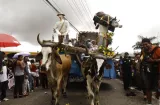 Santeños de San Miguelito cambian desfiles por caravana solidaria