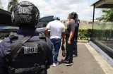 Colombianos requeridos por EE.UU. por narcotráfico y armas caen en Albrook 