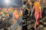 Le dan palo a Shakira por no ayudar a camarógrafo que se cayó en show