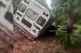 Pasajeros se salvan de milagro; bus casi se cae por un barranco