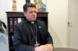 Cruzó escondido en un maletero y ahora será obispo en Estados Unidos