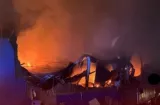 Voraz incendio consume bodega en Granja La Ermita