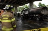 Celular y ropa inadecuada: primeros informes del incendio bajo el puente 