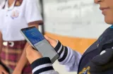 Del cheque al celular: pelaos ya cobran beca sin hacer filas