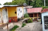 Balean hombre frente a su hija en tienda de Pedregal