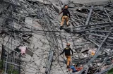 Tres muertos y 17 desaparecidos tras el derrumbe de edificio en construcción 