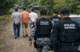 Terminan en la cárcel por andar paseando en un automóvil con arma ilegal