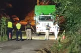 Conductor de camión recolector aplasta a su propio compañero