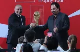 México muestra el trofeo original a días del inicio de la Copa Mundial