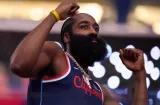 ¡Lo pillan con un hierro! Harden fue detenido en Texas