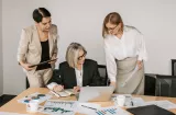 Mujeres ocupan el 55% de cargos ejecutivos, pero solo 37% están en juntas