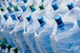 ¡No podrán subirle! Gobierno congela por 6 meses el precio del agua embotella