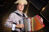 Alfredo Escudero cumple 80 años y sigue prendiendo escenarios