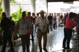 Abuelos denuncian largas filas para cobrar el Cepanim en Penonomé